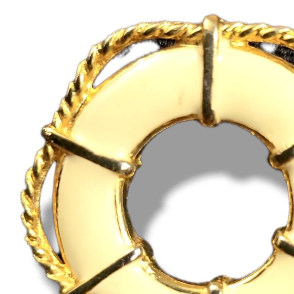 Woman Jewelry Vintage Brooch 90’s Nautical Pin Ivory Enamel Gold Tone - Picture 4 of 5
